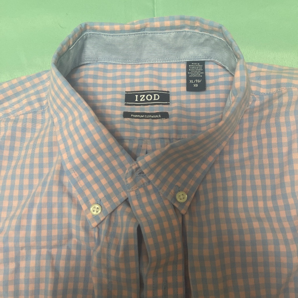 Izod Mens XL Button down shirt. Long sleeve. Mint Condition